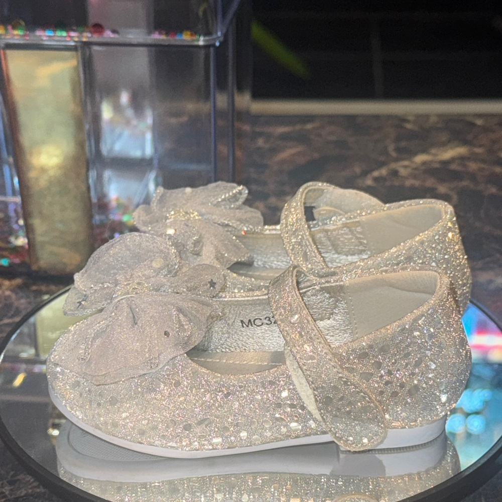 Apawwa Silver Sparkle Bow Mary Jane Dress Shoes - Toddler Size 6